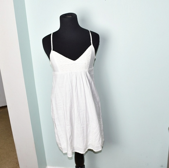 Dresses & Skirts - Beautiful White Flowy Adjustable Back Dress